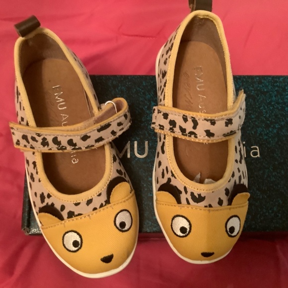Childrens size 11 worn once! Emu Australia brand. - Picture 2 of 4
